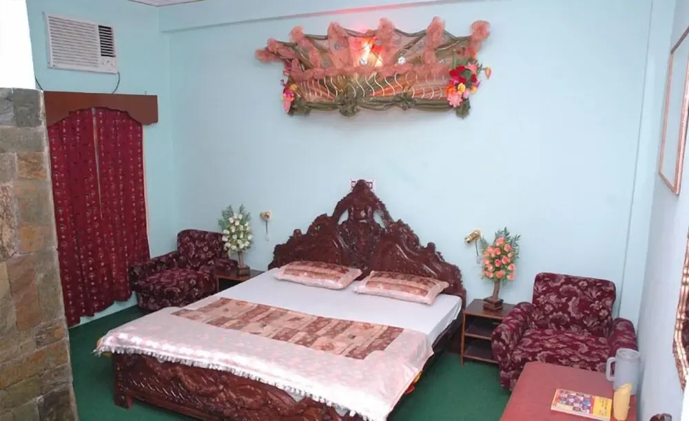 Royal Aashiyana Palace Hotel