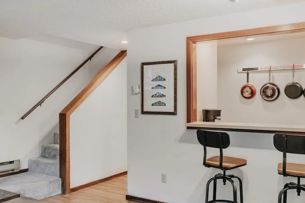55sw - Fireplace - D/w - W/d - Sleeps 4 2 Bedroom Condo by Redawning