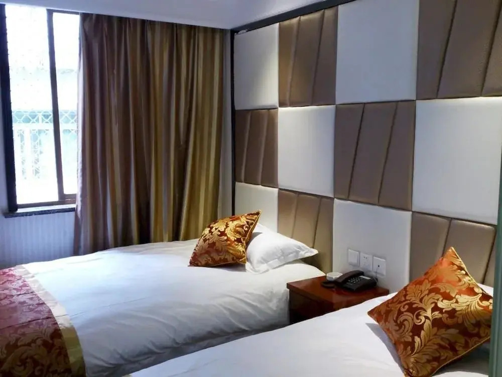Yiqiu Fashionable Hotel