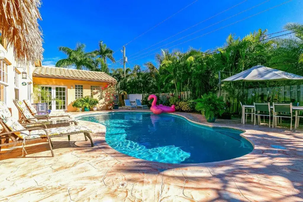 LUX 4 Bedrooms Private HTD Salt Water Pool With Concierge Service