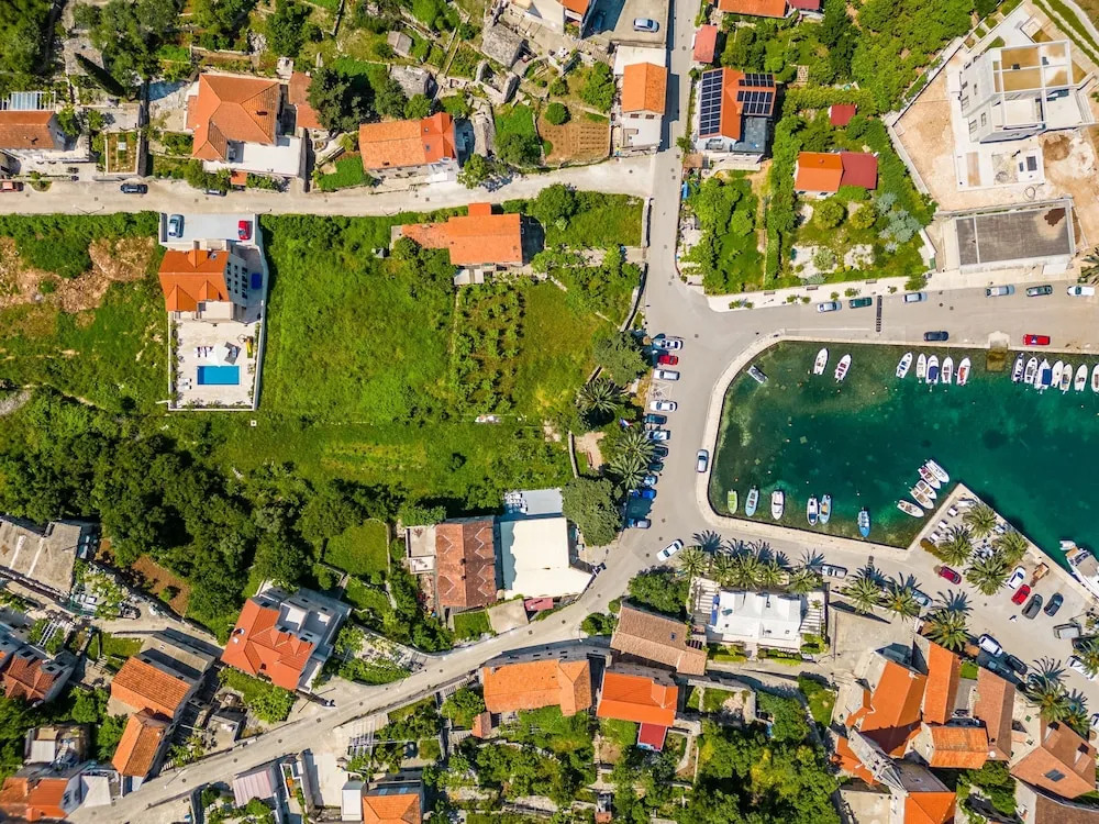 Janie in Splitska With 4 Bedrooms and 2 Bathrooms