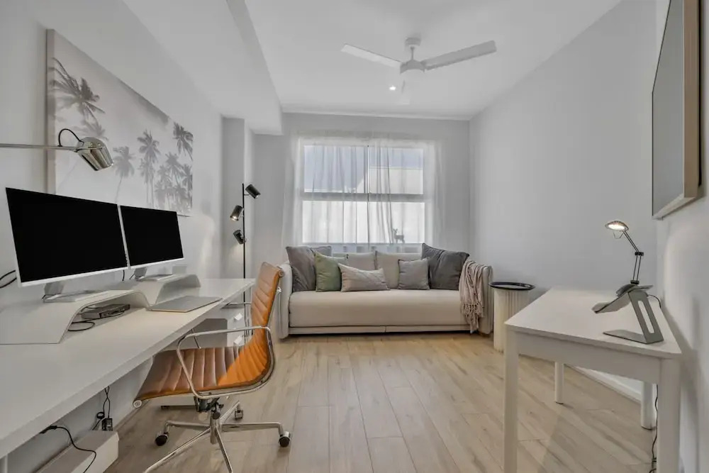 Oceanview Luxury With Dedicated Workspace