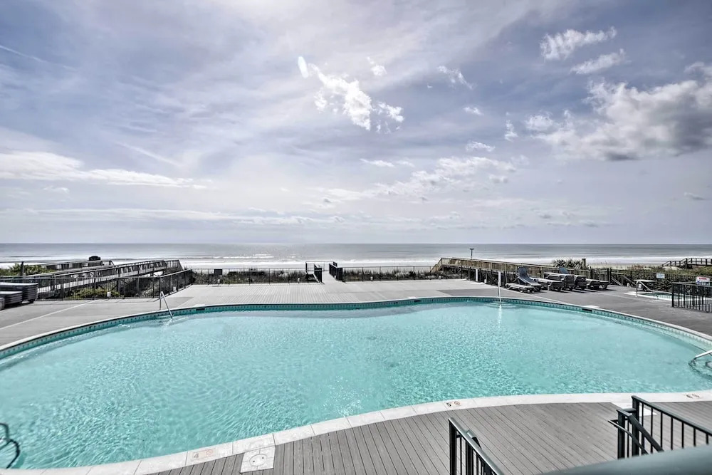 Ocean Isle Condo With Community Pool & Hot Tub!