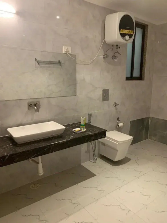 Hotel Banz Near Indira Gandhi Airport Delhi