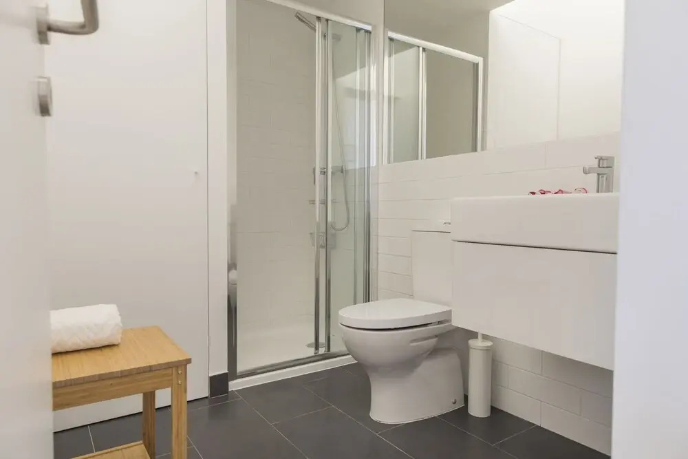 Artistic-White Flat