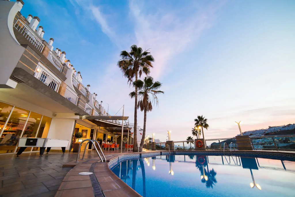 Apartamentos Cabau Cala Nova