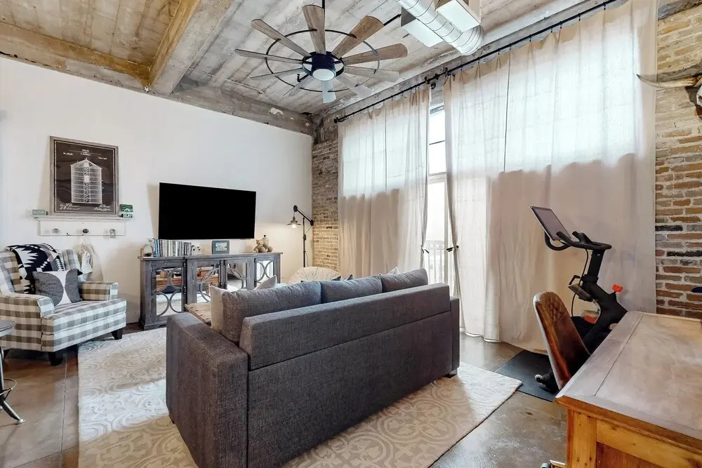 Luxe 1BR Downtown Loft in Historical Building