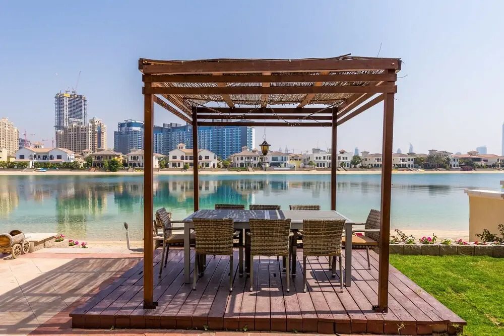 4 Bedroom Garden Villa at Frond O by Deluxe Holiday Homes
