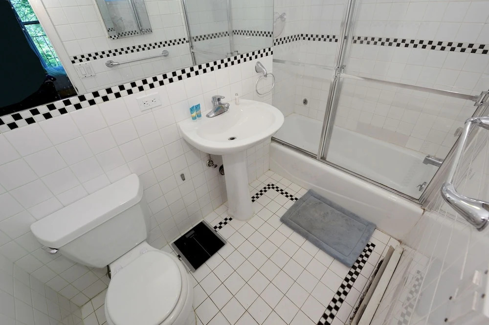 Charming 3-bedroom Apartment in Midtown West