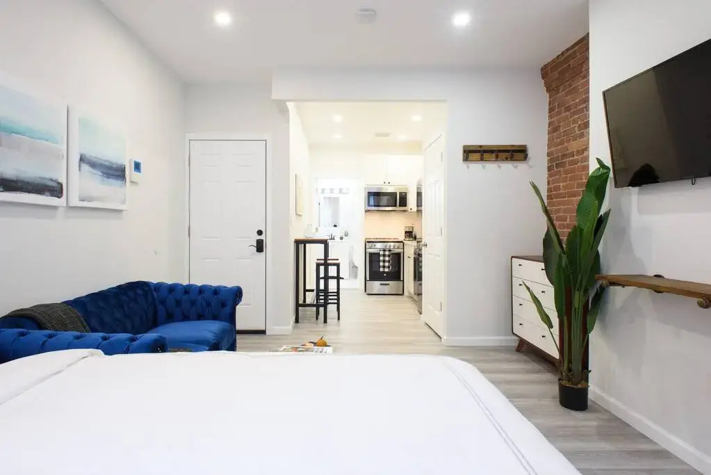 240-9 Luxury Prime Location Studio W D