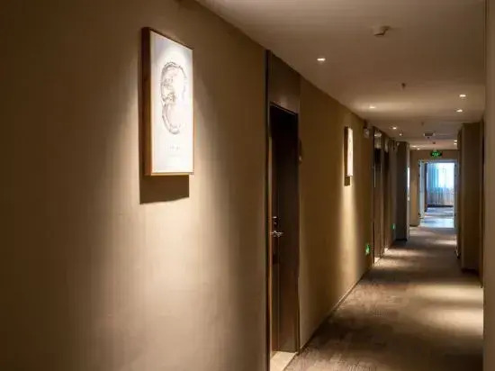 Homeinn · neo (Urumqi Beijing South Road Railway Bureau Subway Station)