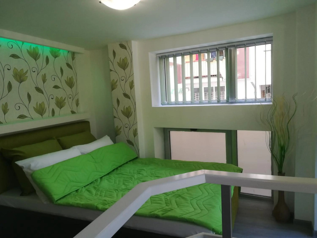 Classy and Cozy - New - 3 beds - Near Center
