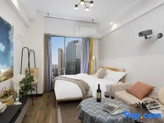 Ye Xiaoliu City Homestay (Changsha Desiqin City Plaza)