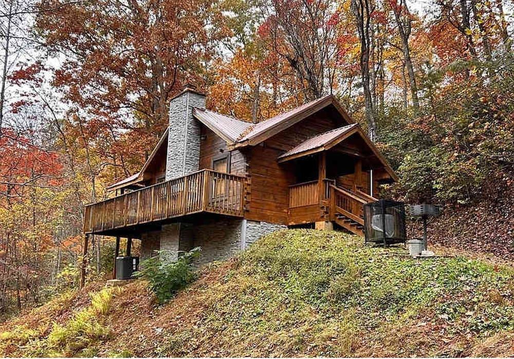 Hot Tub Location Cozy Studio Log Cabin Fireplace