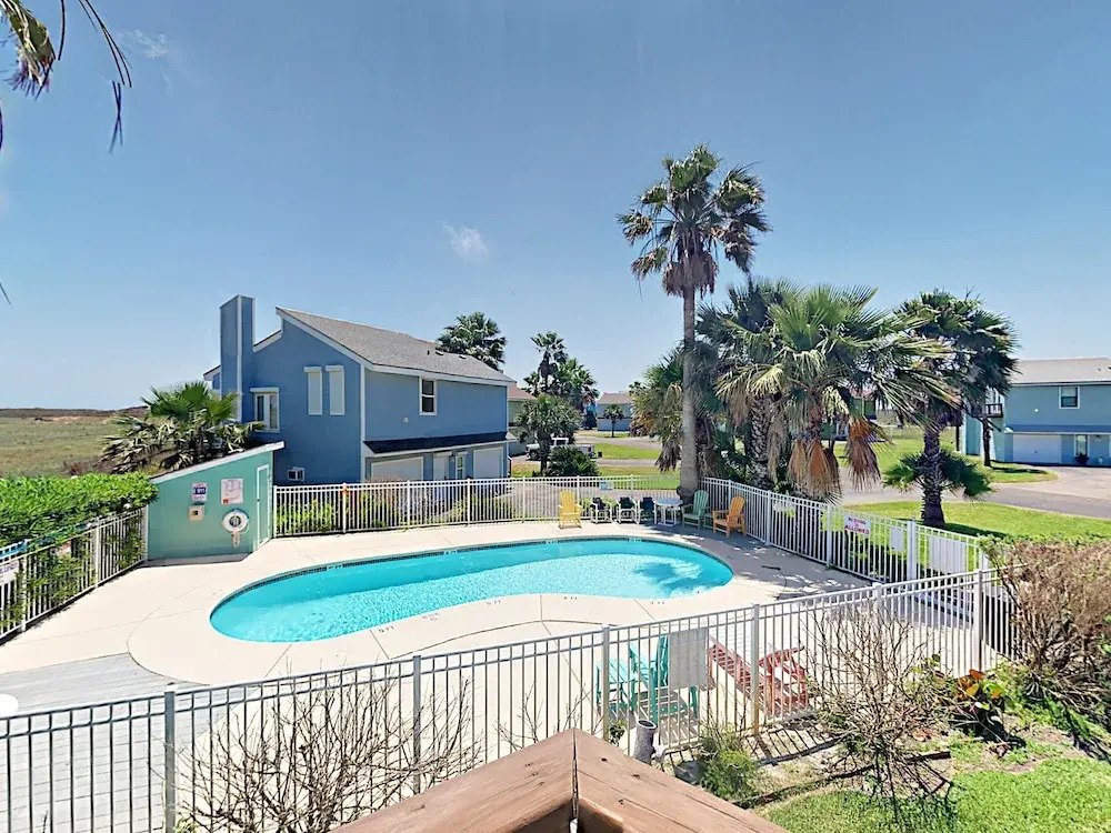 Split Level Stunner in Port Aransas by RedAwning