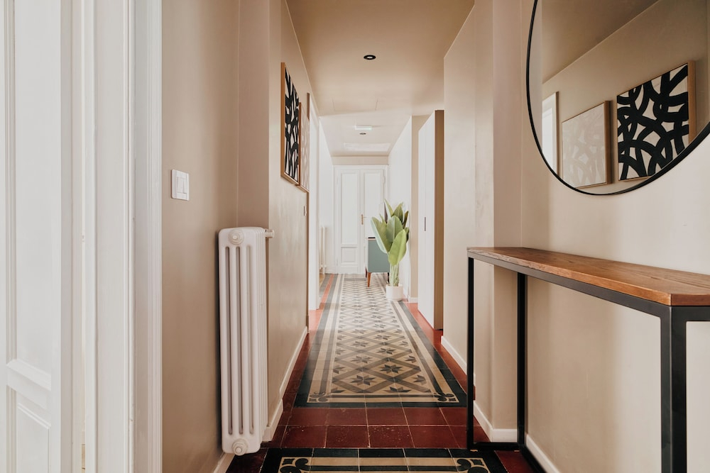 Elegant Flats near Guastalla Gardens
