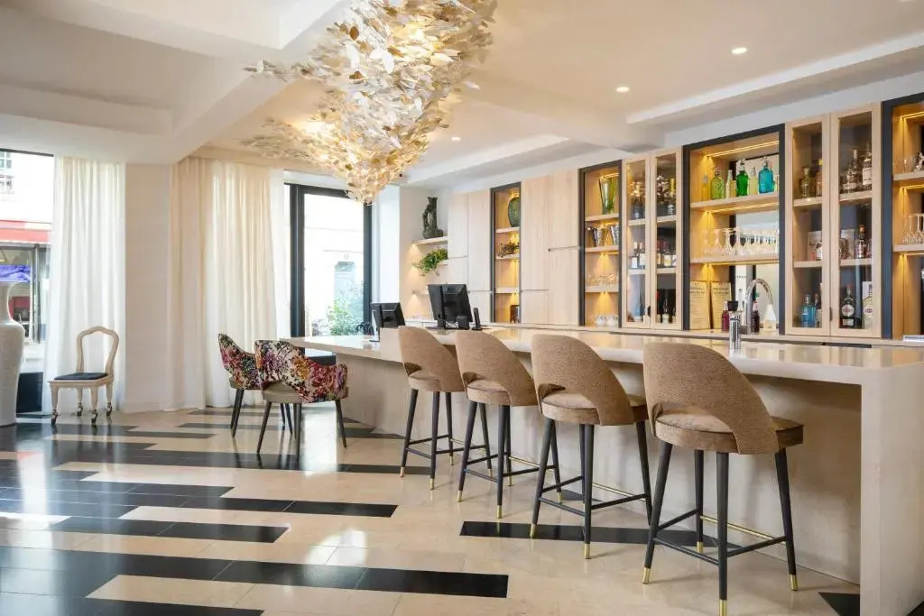 Hôtel des Champs-Elysées