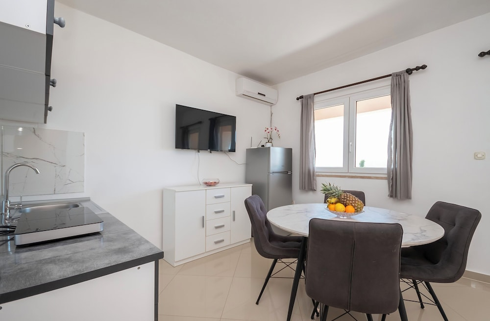 Apartments Zvonko
