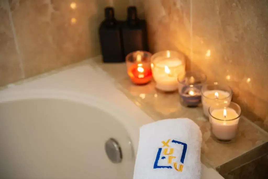 Xuru Stays I Play Foosball & Do Yoga - 1 BR Apt. 5 Min To Airport