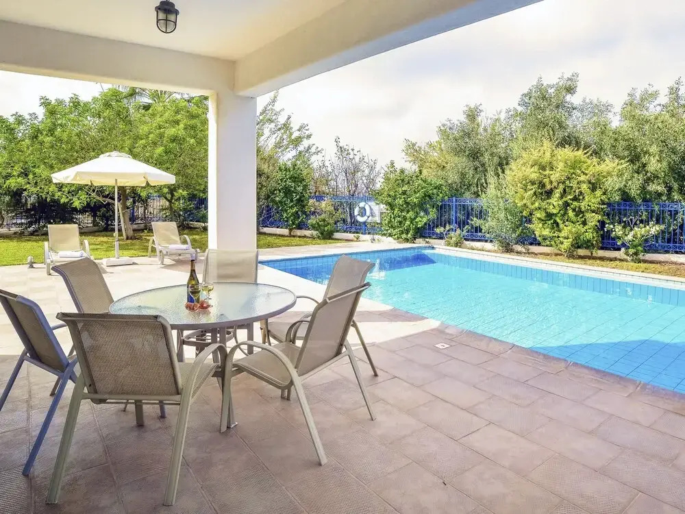 Modern 4-bedroom Villa