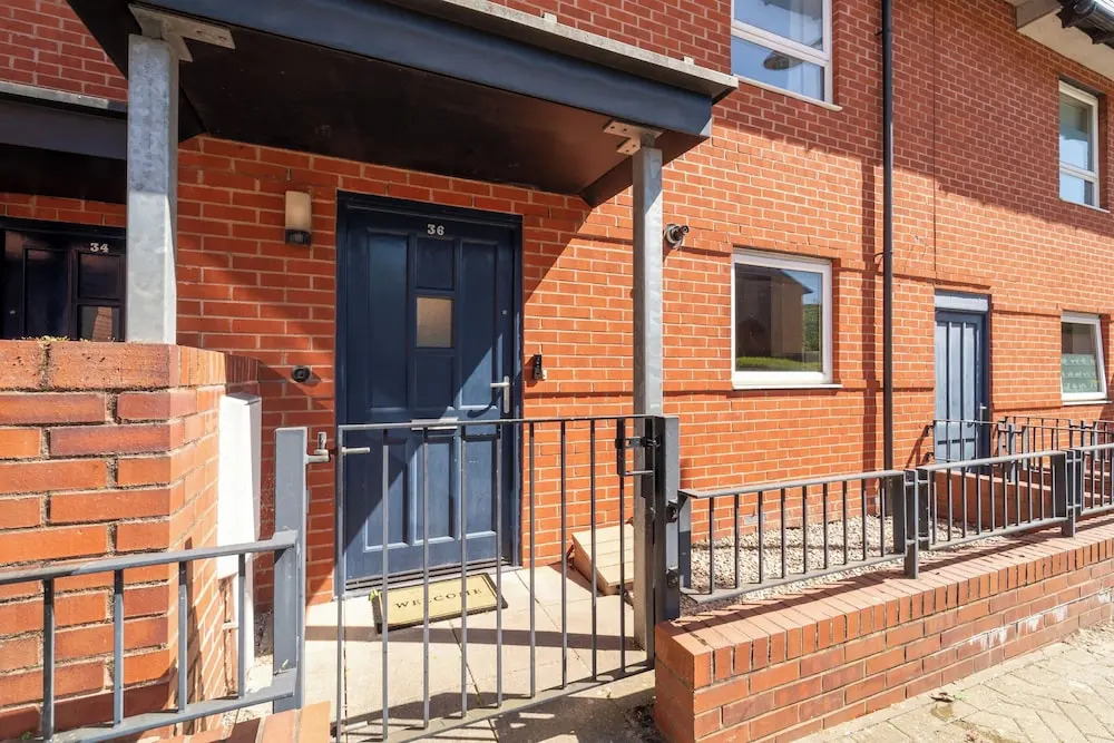 Premium Central House- Sleeps 9 - Garden - Parking