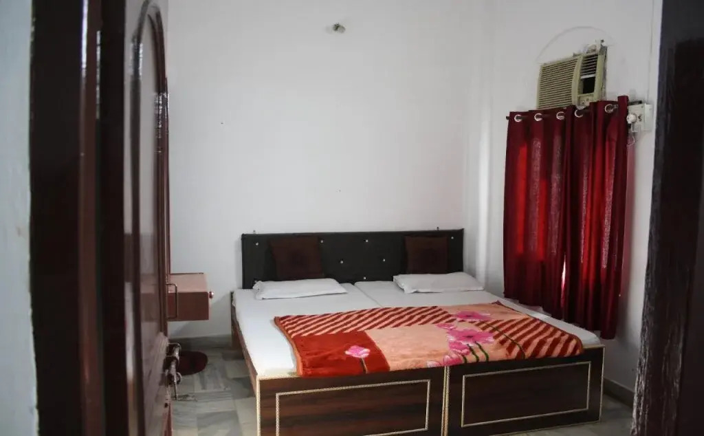 Sandhya Guest House Varanasi Near Ganga River
