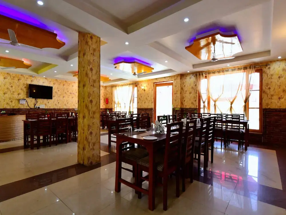 Oyo 36558 Hotel Raxit Inn
