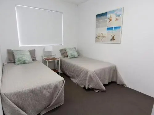 Breakers 8 - Main Beach Location!