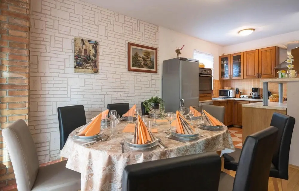 Stunning Home In Marcana