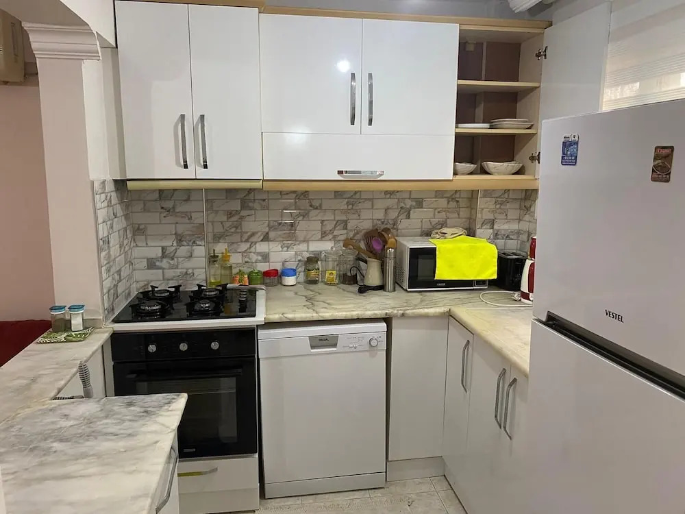 Beautiful 3-bedroom House With Sea View and Garden