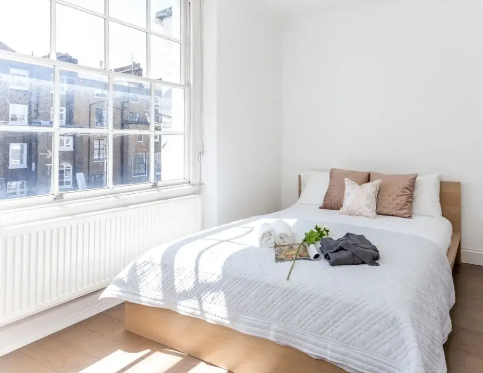 Gloucester Terrace by Lime Street