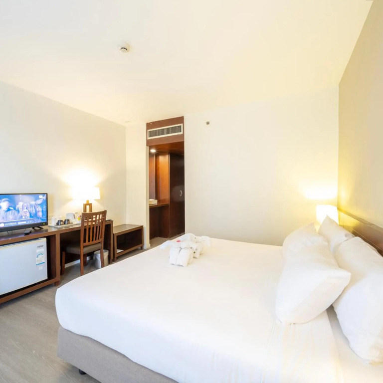 Golden Crown Grand Hotel
