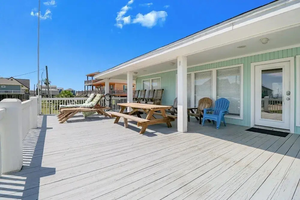 Always Sunny 3 Bedroom Home by RedAwning