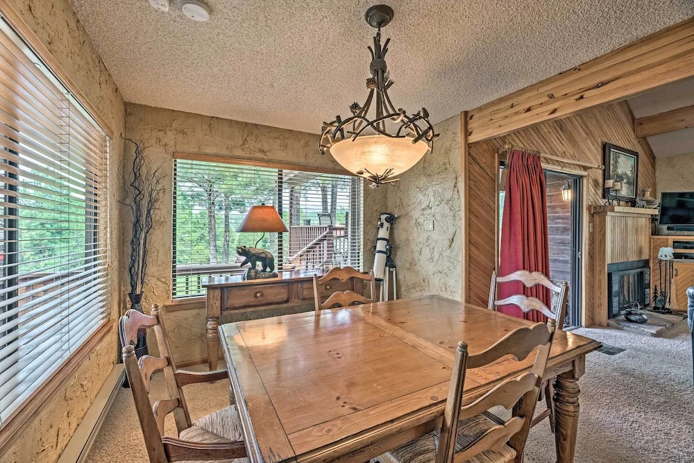 Cozy Ruidoso Cabin w/ Private Hot Tub & Large Deck