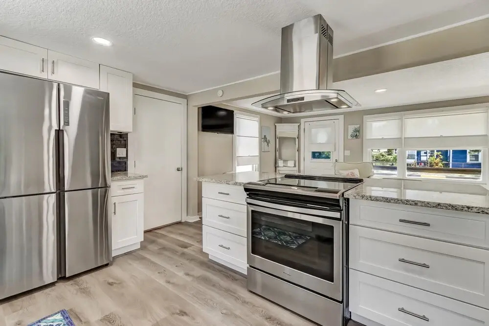 1000 Date Street 3 Bedroom Home by Redawning