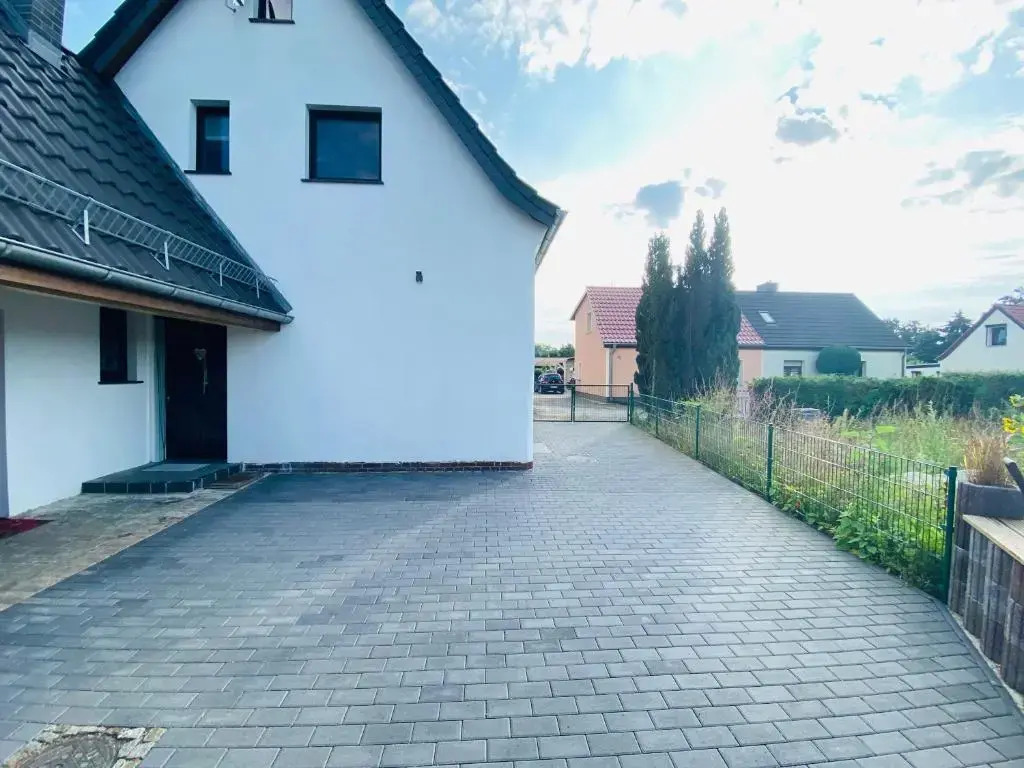 Großzügiges Ferienhaus am Senftenberger See mit 2 Terrassen