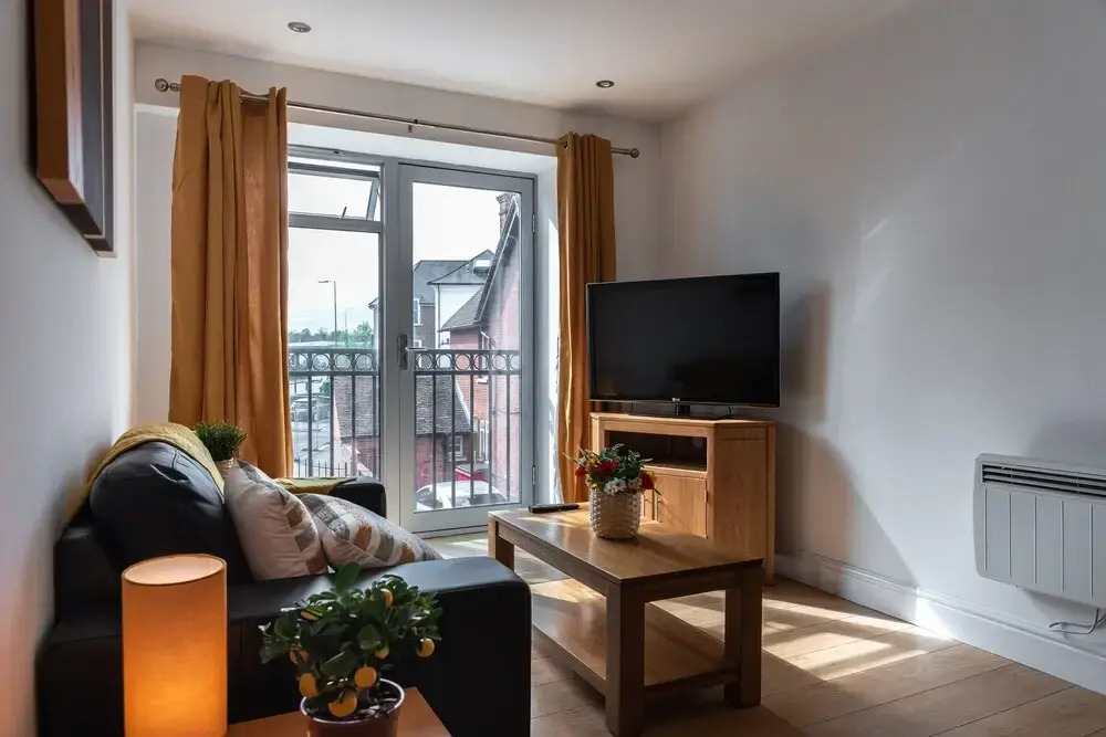 The Old Library - Newbury Town Centre - Within easy reach of Train Station and Racecourse - Excellent road links via the A34 and M4