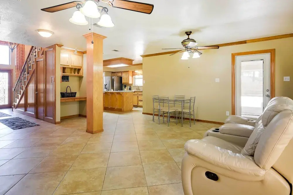 Expansive Home w/ Pool Table ~ 15 Mi to Galveston!