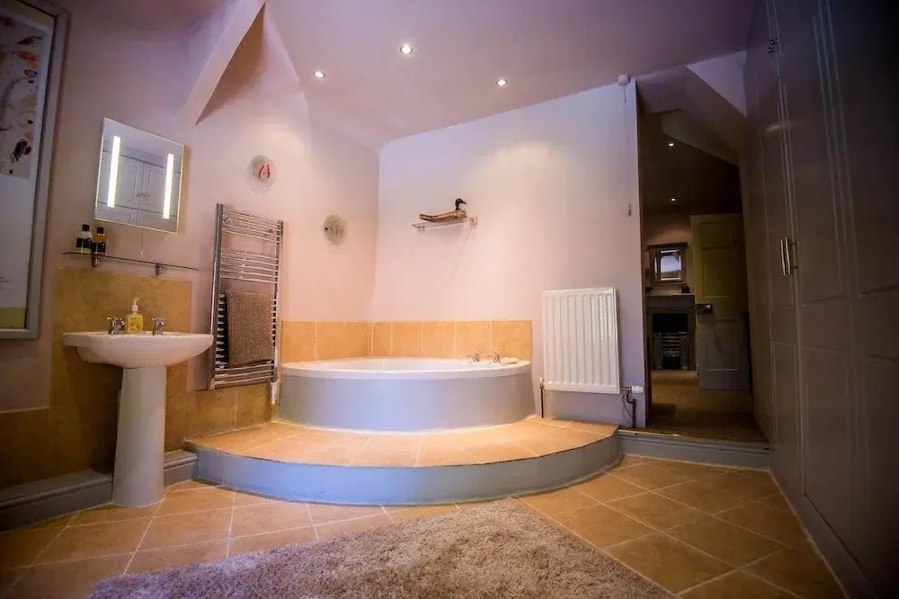 The Cors - Charming Country Escape for Large Family Groups