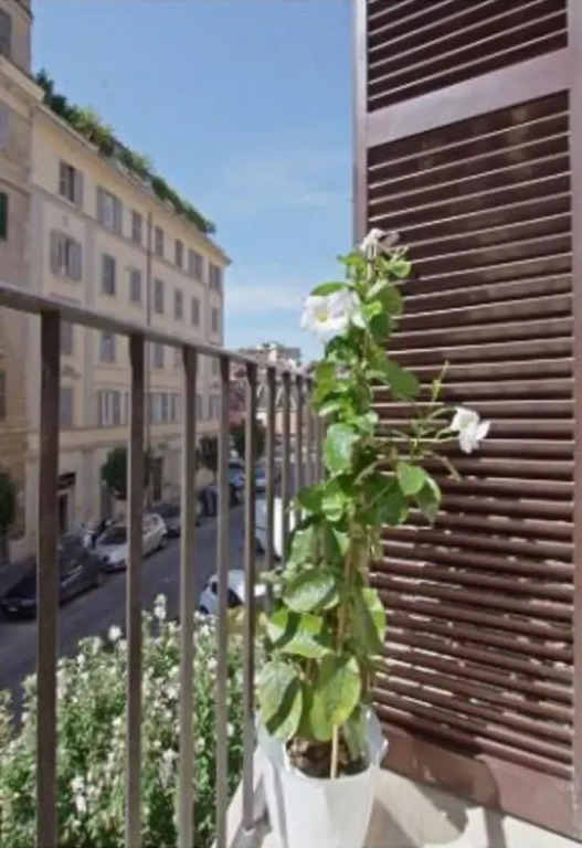 Vatican White Apartment - Vatican Cumfida