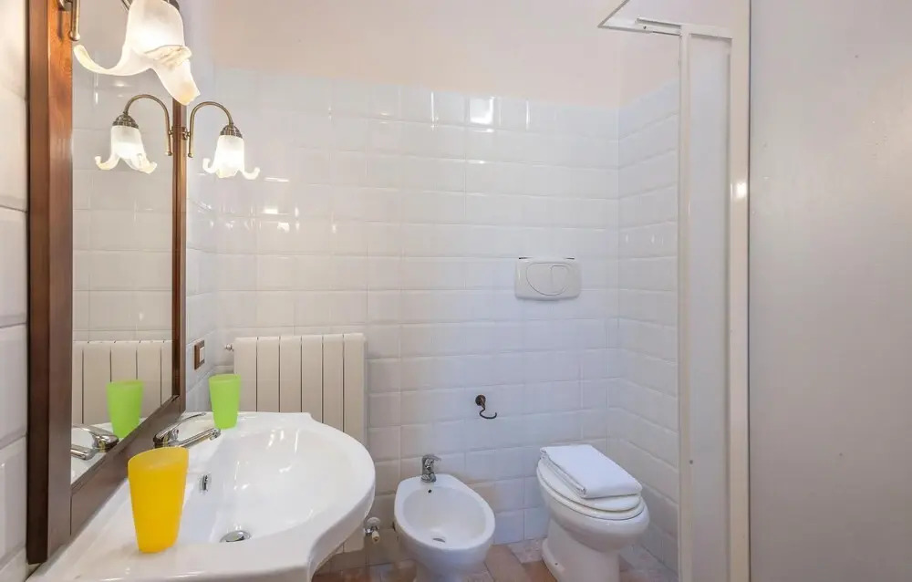 Lovely Home In Tolentino With Kitchen