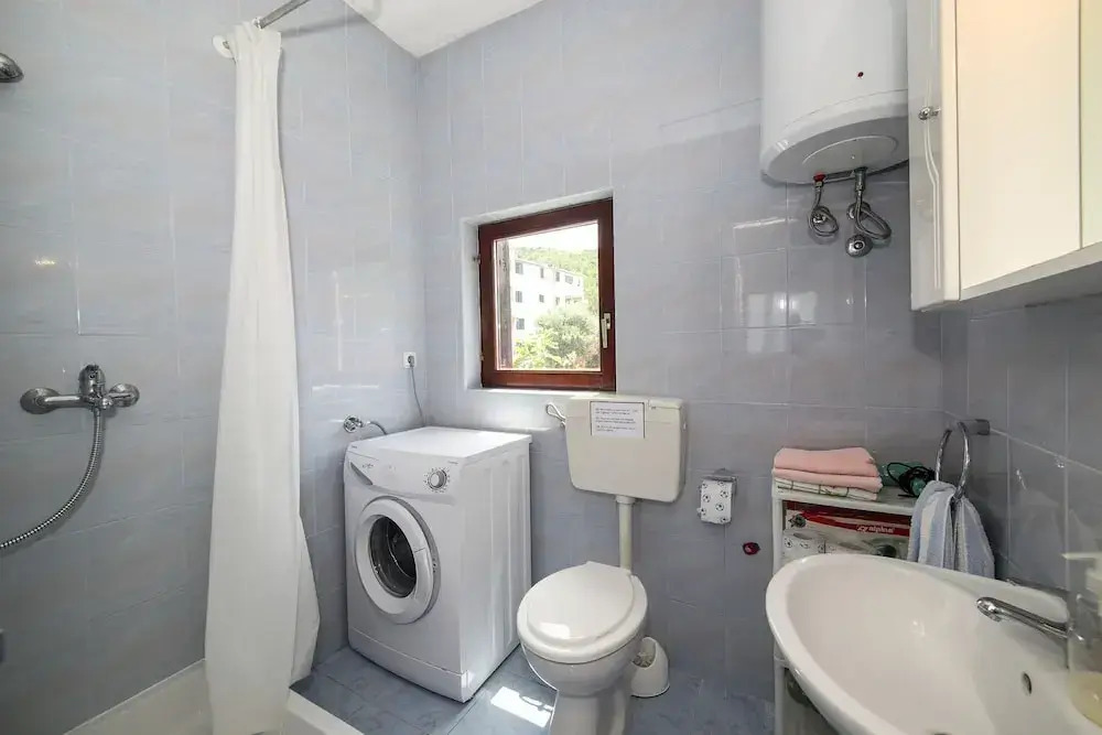 Cozy Beachfront Holiday Home Slatine