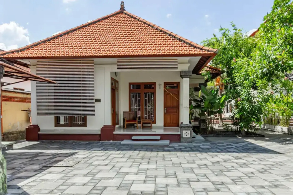 Collection O Near Seminyak Beach Formerly The Kumpi Hotel