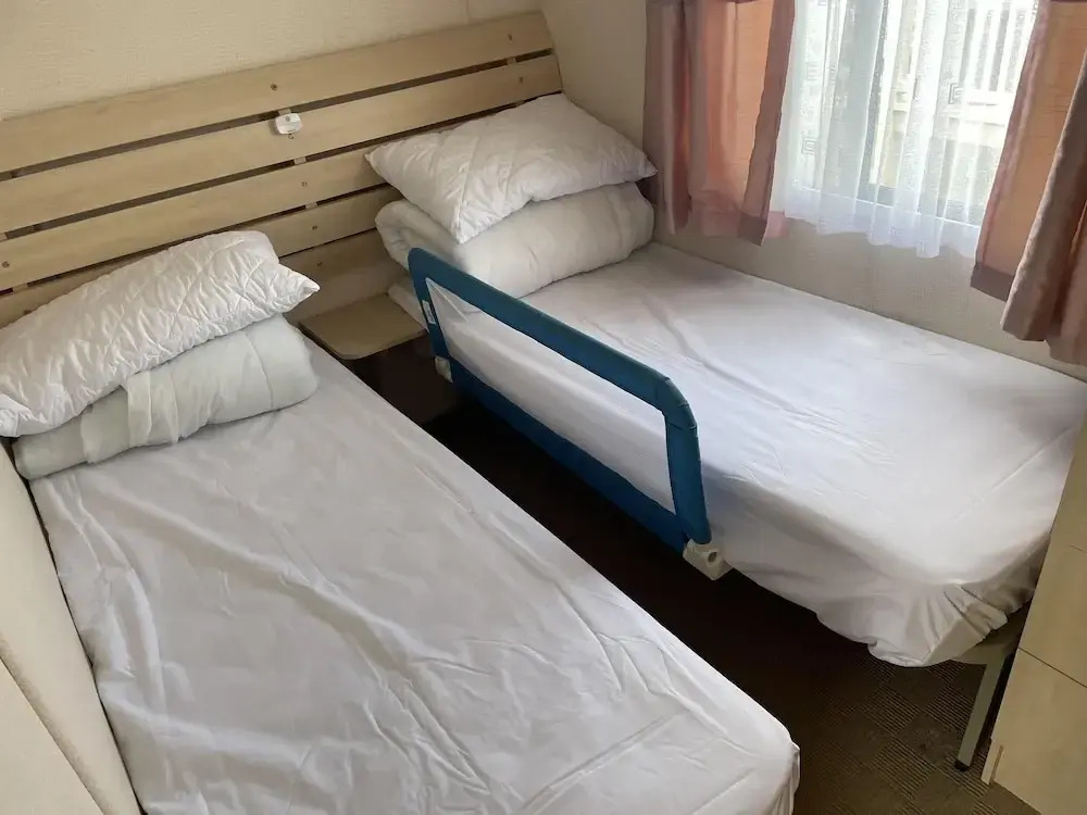 4 Bed Lodge Sleeps 8 - Pet Friendly, Parking