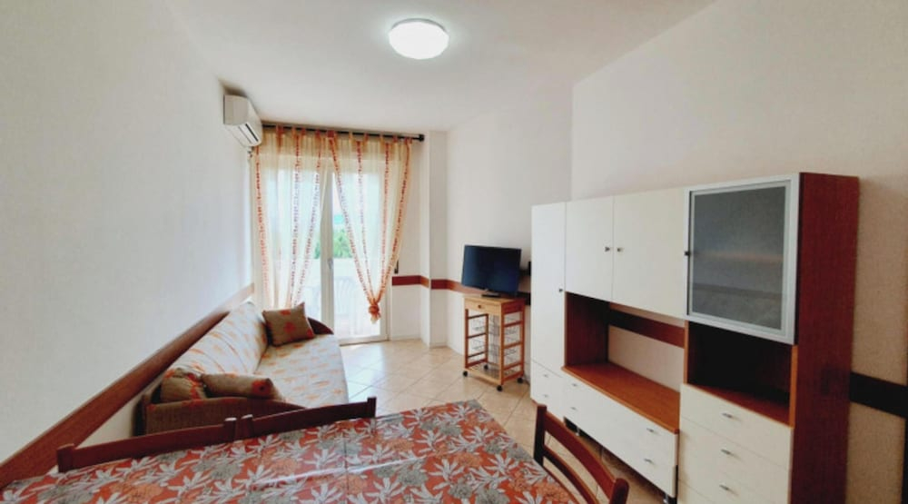 Beachside and Equipped Apartment