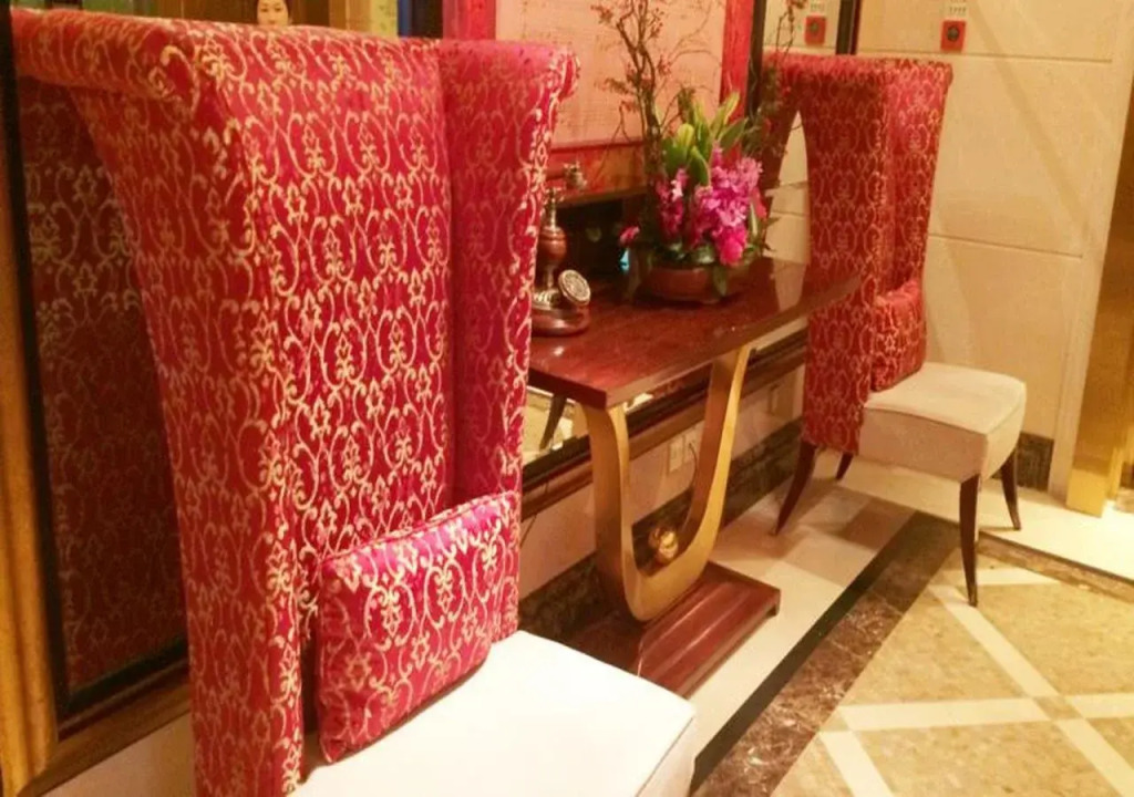 Royal Suites & Towers