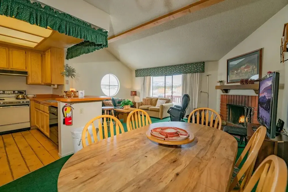 Mountain Haven Condo - Walking Distance To The Lake And The Marina! Board Games! 3 Bedroom Condo