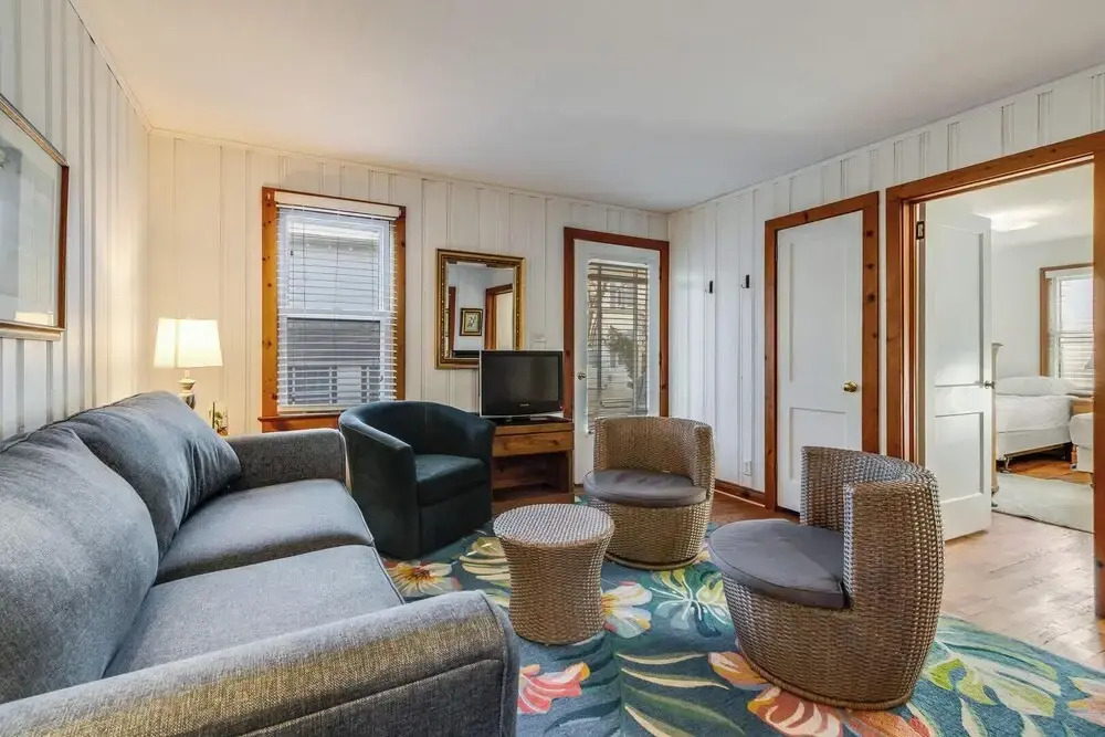 Hickman Street 103 APT 1 1ST Floor