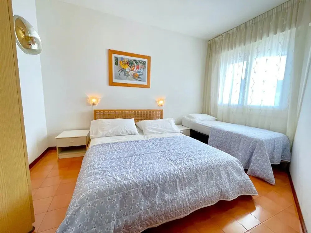 5-person Stay by the Beach