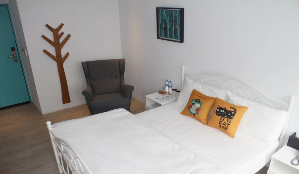 4Plus Hostel